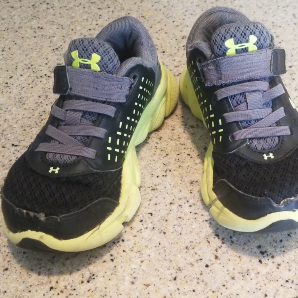Under armour tennis shoes